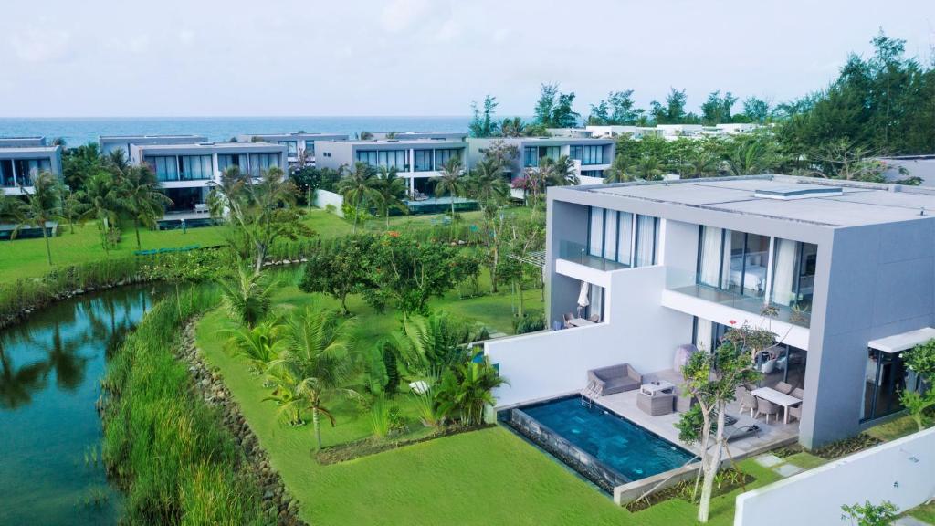review-sanctuary-ho-tram-resort-1